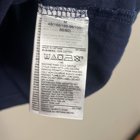 GAP | Classic Vneck Navy Shirt - Picture 4 of 5